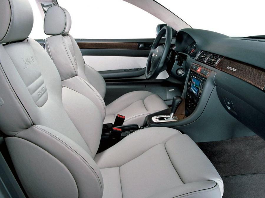 Интерьер Audi RS6 Sedan (4B, C5) 2002 года  (фото 10 из 16)